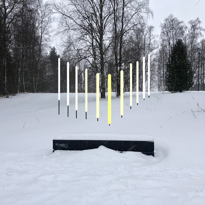 Luminen maisema, jossa on V-kirjaimen muotoon aseteltuja valaistuja putkia.