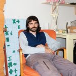 Taitelija Carl-Fredrik Emrik